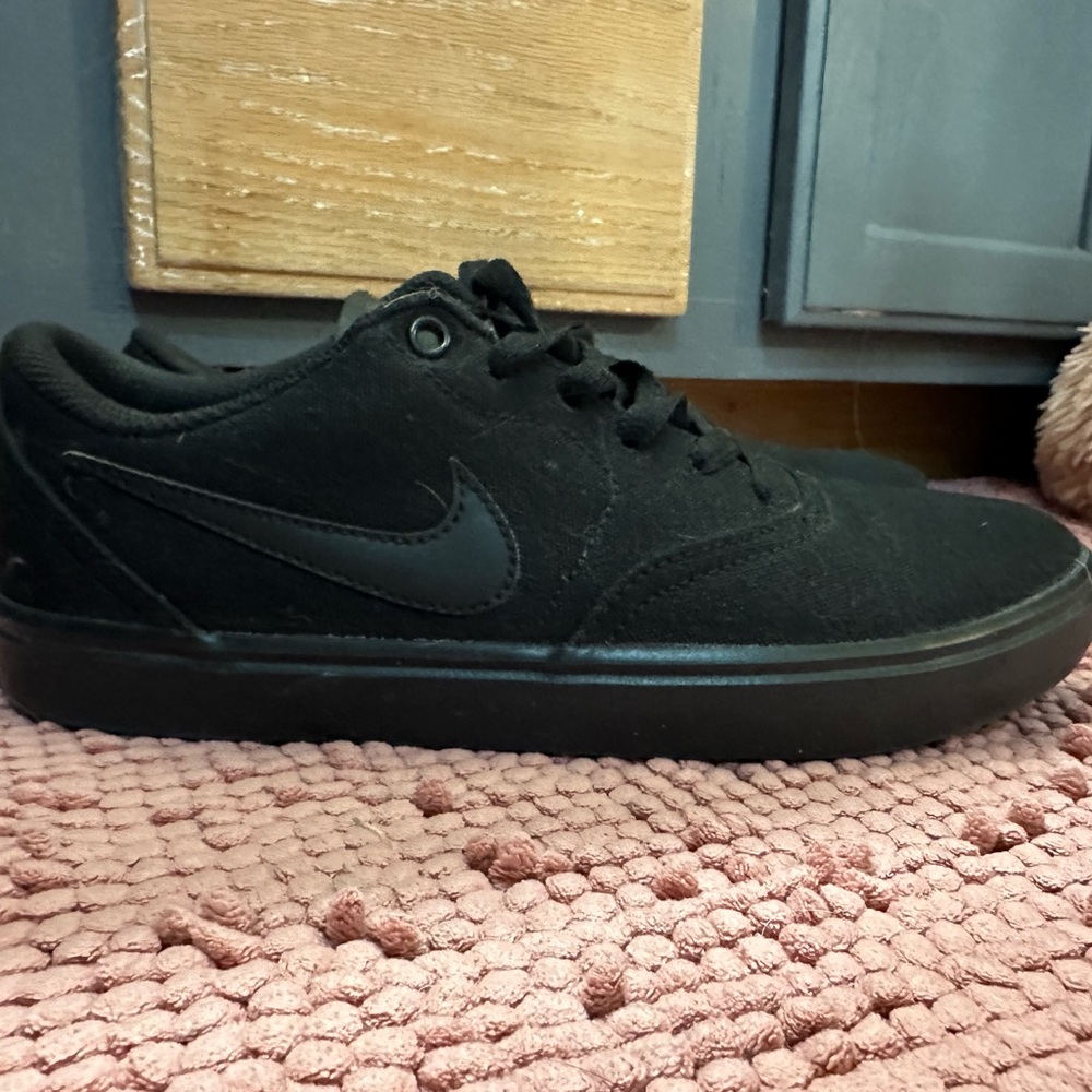 NIKE SB Black Canvas Sneakers